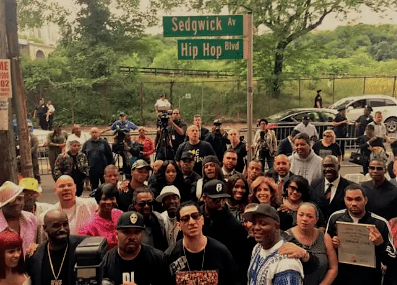 HIP HOP BLVD CELEBRITY GROUP SHOT